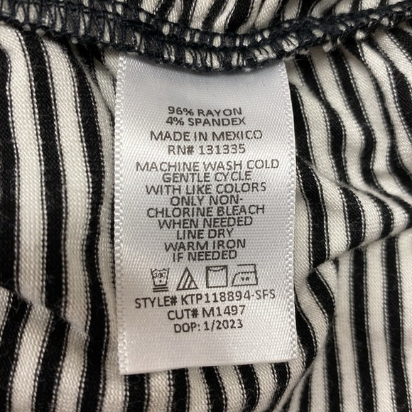 Socialite Mock Neck Sleeveless Knit Top NWT Size XL - Picture 8 of 8